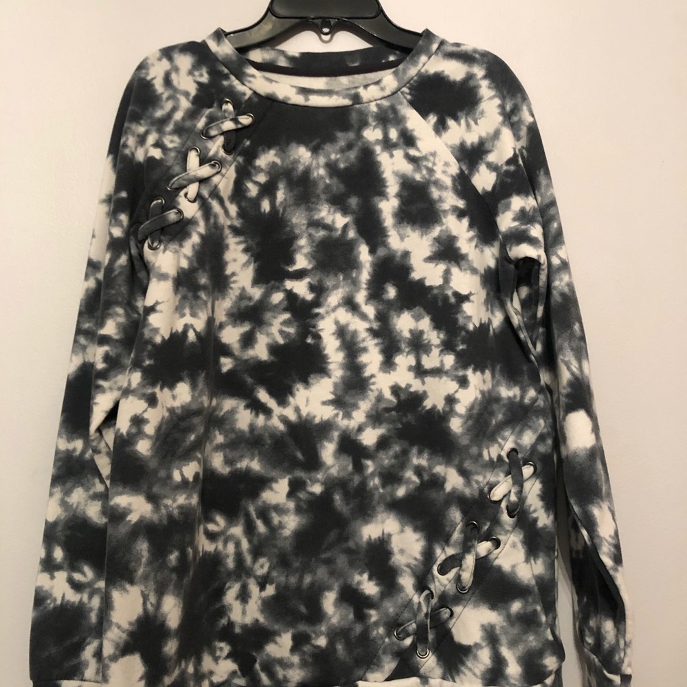 Dark blue and white tie die crew